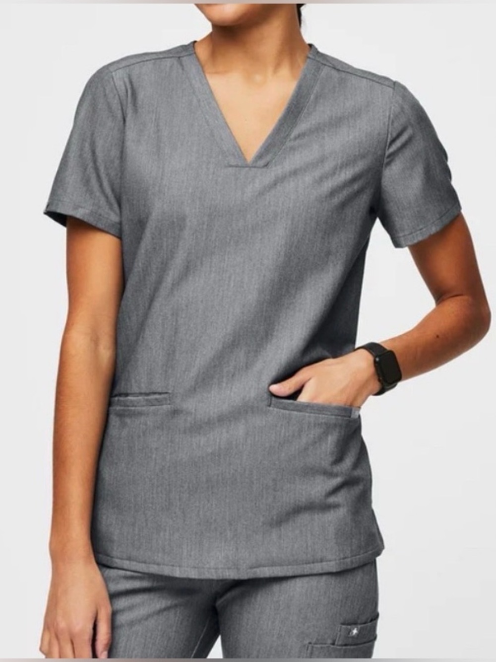 FIGS Casma Three-Pocket Scrub Top in Graphite Size Small